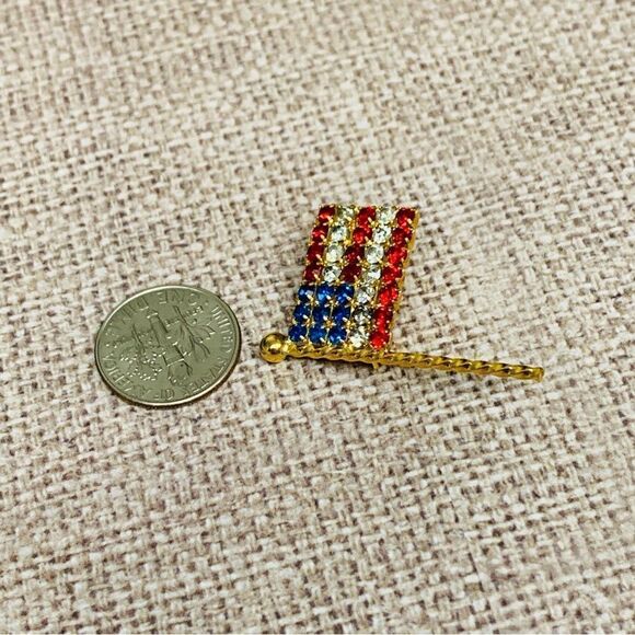 Gold Rhinestone American Flag Pin - Picture 1 of 2